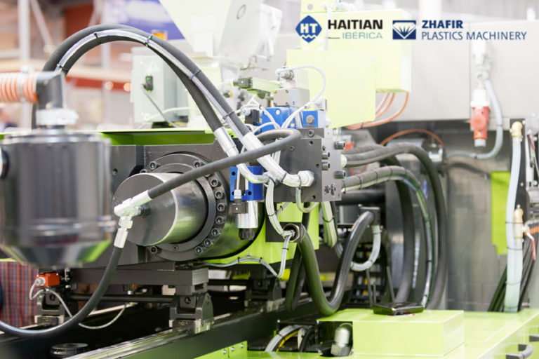 Differences between a hydraulic and an electric injection molding machine.